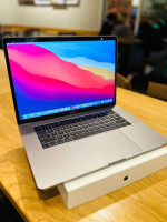 2TB SSD i9 32GB 15 inch MacBook Pro 2019 4gb graphic Apple
