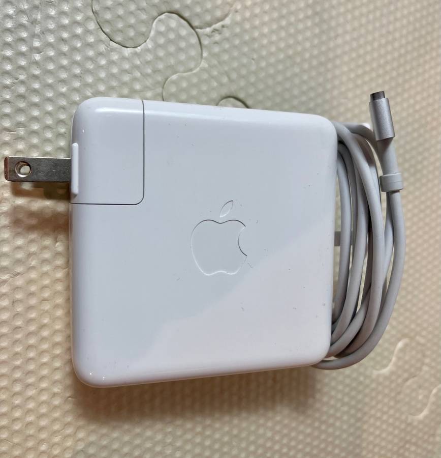 Apple 85W MagSafe 2 Power Adapter for MacBook Pro with Retina display