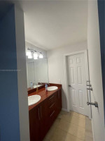 ✔This beautiful Modern 3 bedroom, 2 bathroom townhouse.