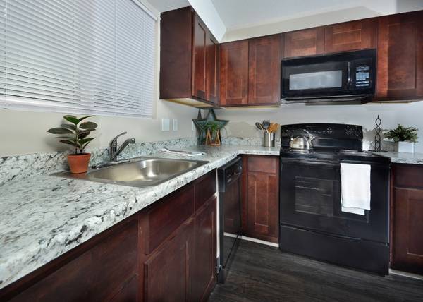 $850 / 2 BR HURRY ONLY ONE LEFT AT THIS AMAZING RENT!!@