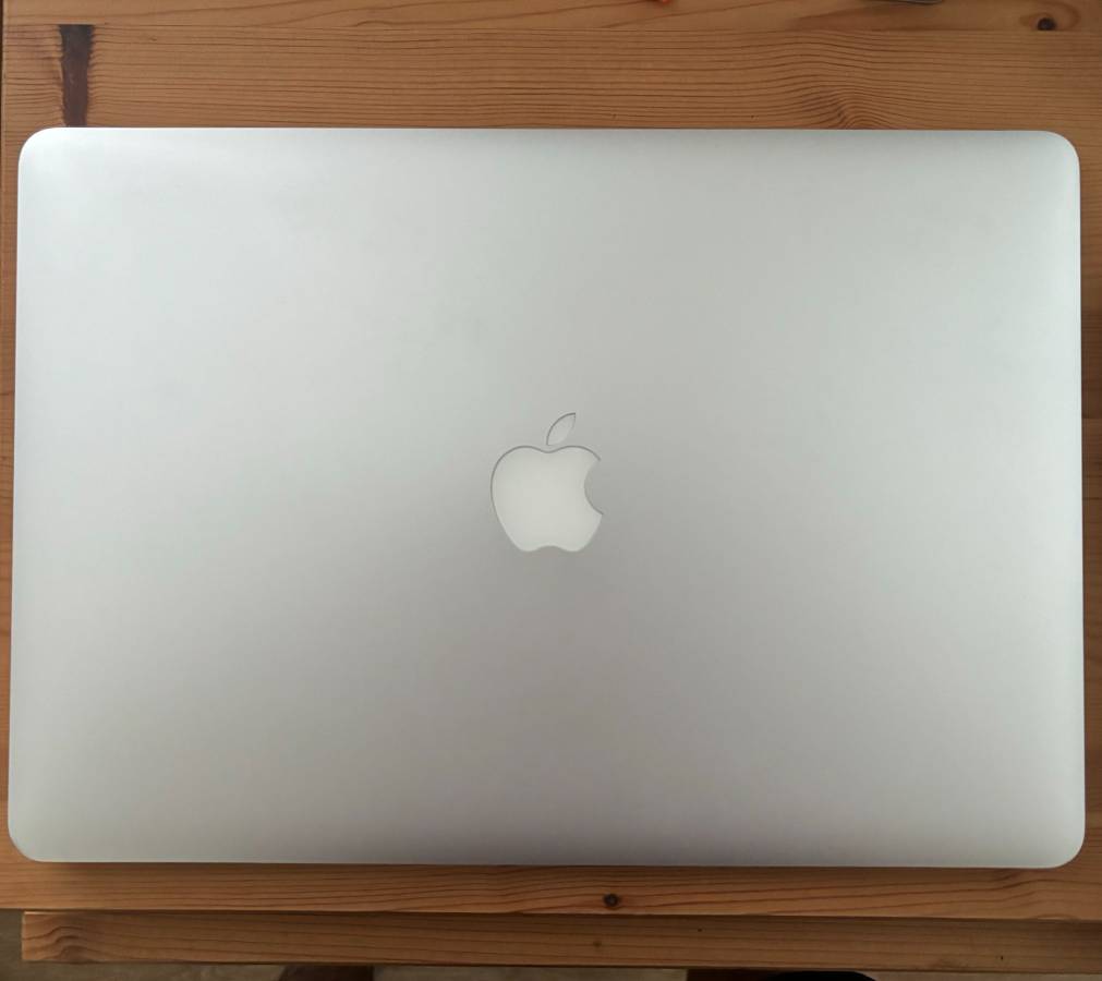 Macbook Pro Retina 15 Inch-2.3GHz Intel Core i7 - 8GB RAM 250GB SSD