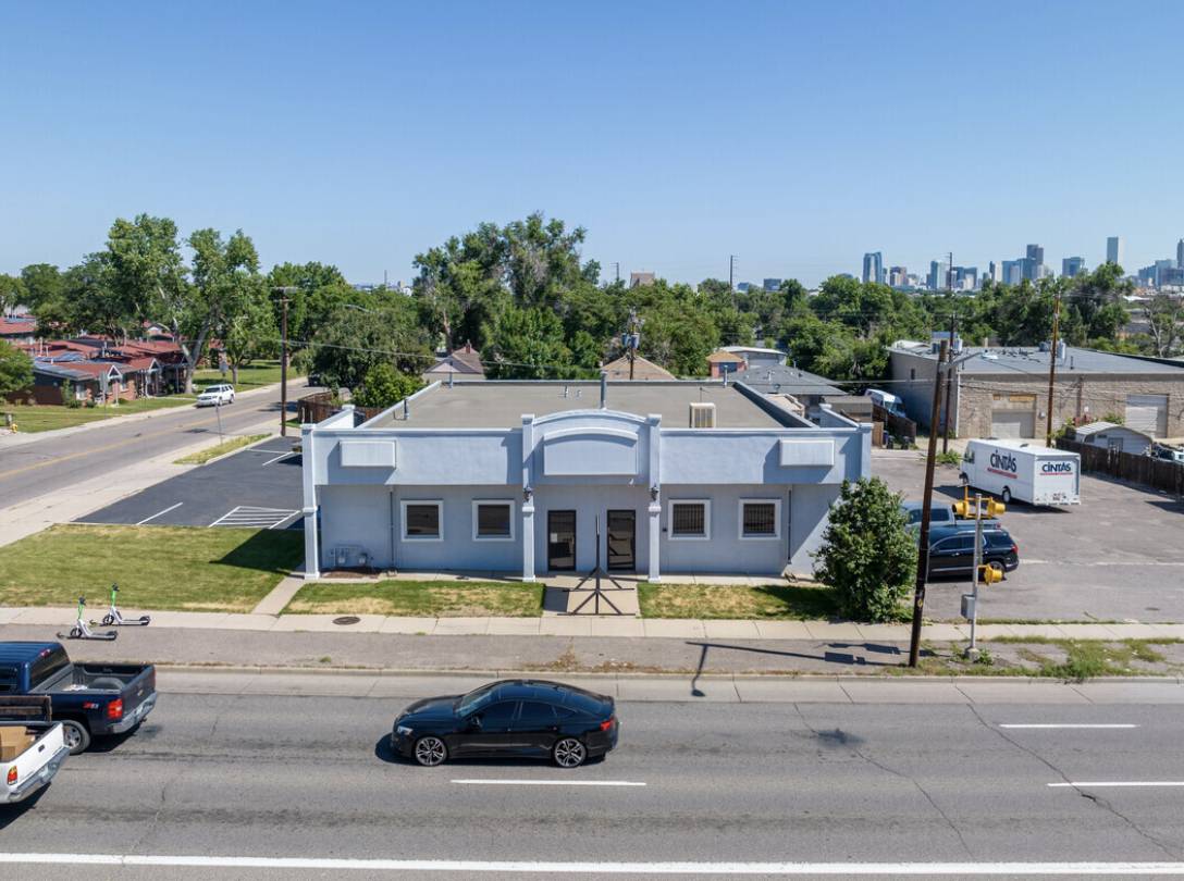 Sprinklered Retail / Warehouse On Major Corner