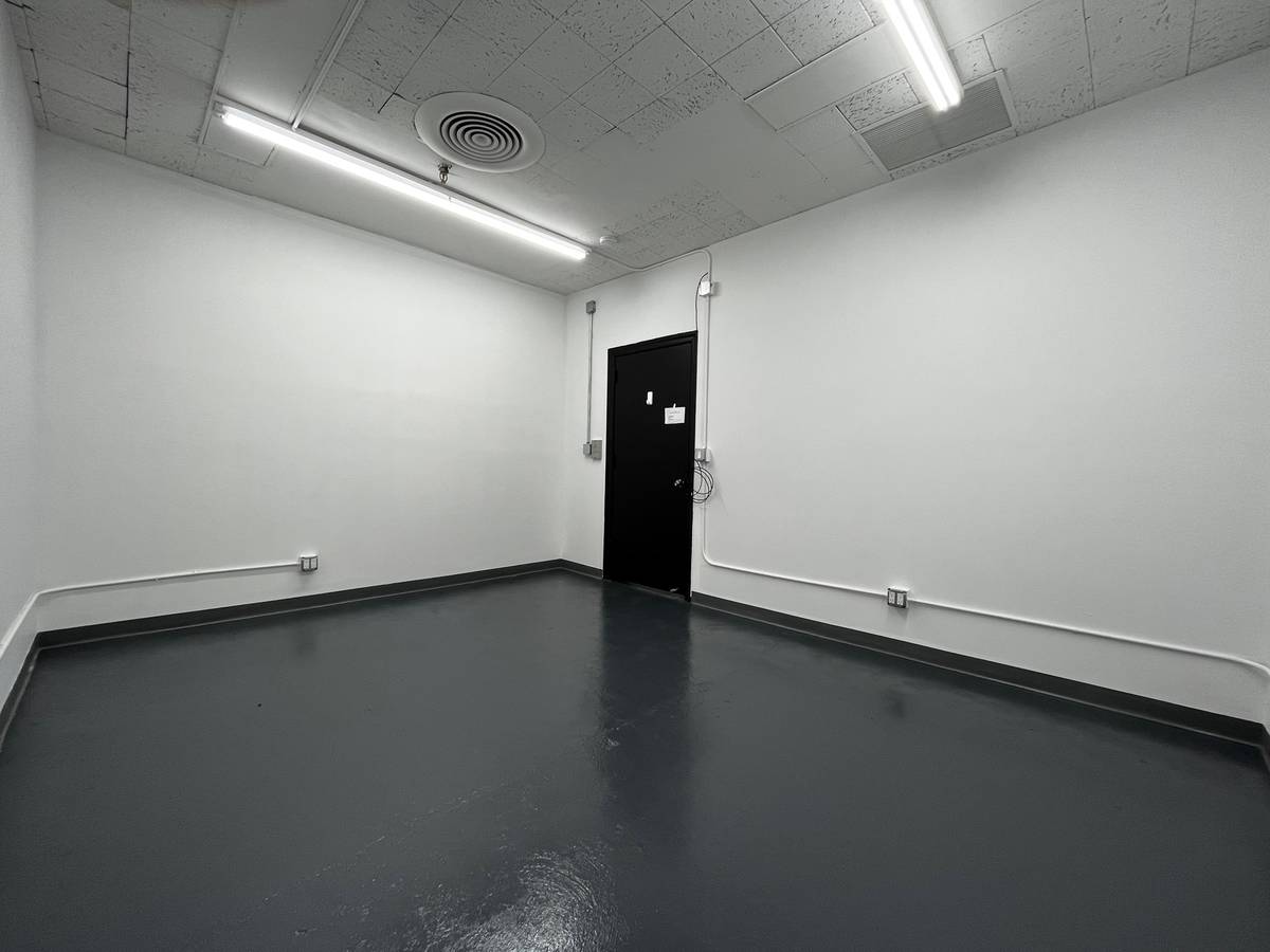 $600 / 120 ft2 COMPLETELY PRIVATE STUDIOS FOR LEASE