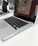 MacBook Pro 13 inch**2.5Ghz Intel Core i5**1TB HDD**8GB RAM