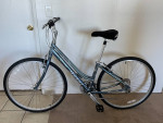 GIANT Cypress Ladies 18 speed sky blue bike, plus