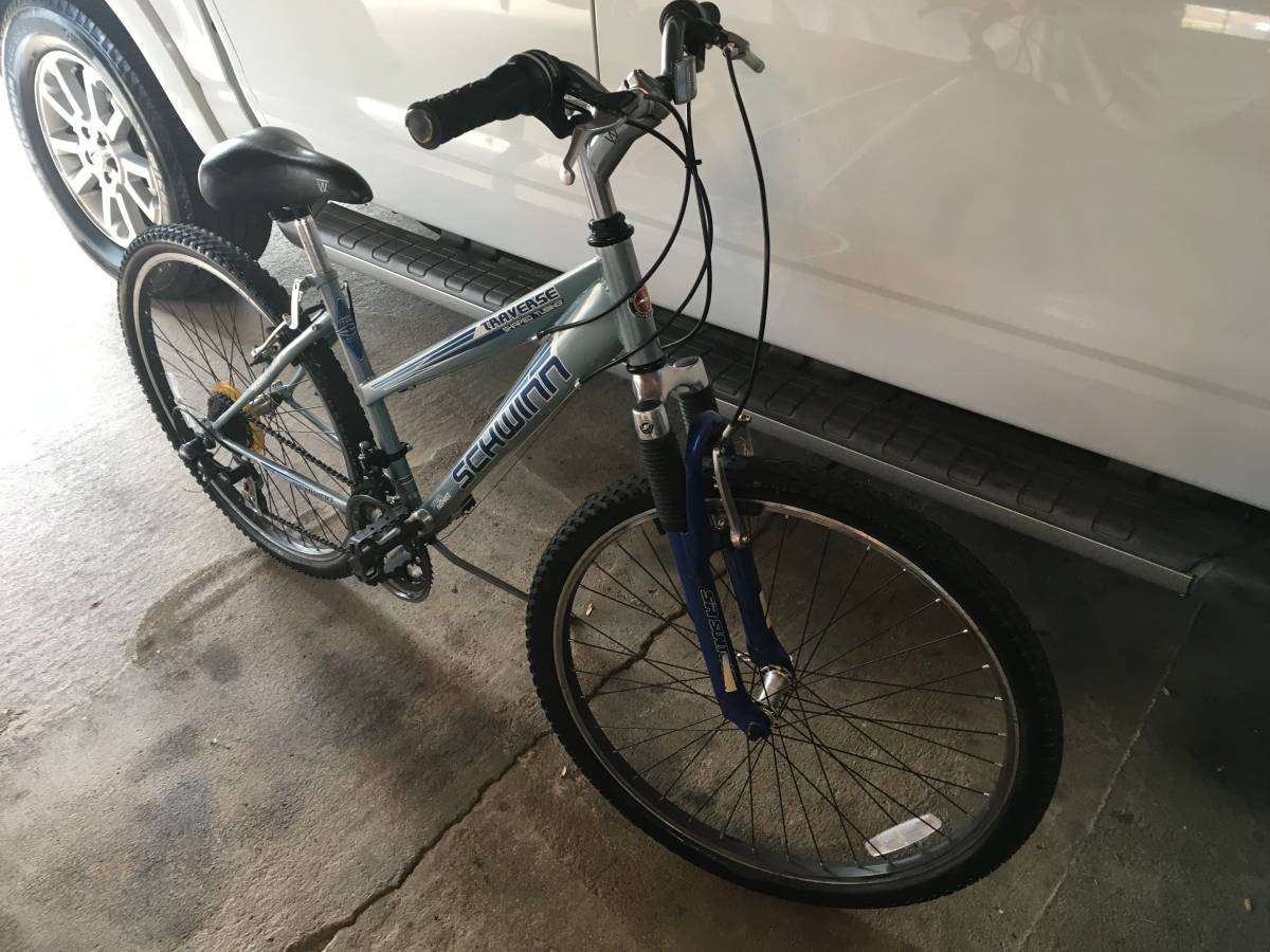 LADIES OR MENS SCHWINN TRAVERSE 26" BEACH OR STREET BIKE