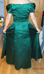 Timeless Emerald Green Gown Size 12