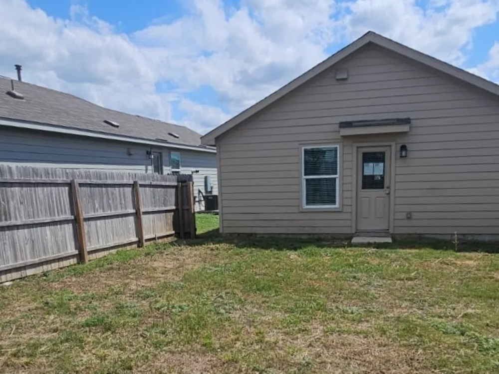 3 Bedrooms and 2 Bathrooms available for rent