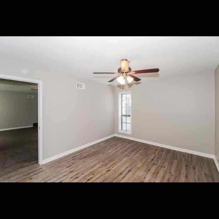 Charming 3bedrooms house available and affordable