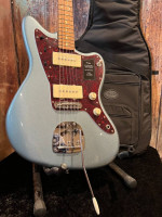 Fender Vintera Series 60’s Jazzmaster Ice Blue Metallic w/ Gig Bag