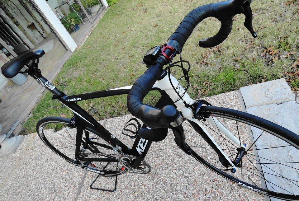 IMMACULATE  KESTREL TALON ROAD BIKE SHIMANO 105 group 2X10 =20 speed.