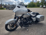 2019 Harley Street Glide Special - 114", Brodie custom - 6,000 miles