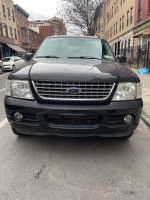 Front view of a 2005 Ford Explorer XLT 4WD in Brooklyn, showcasing its clean title and minor wear.