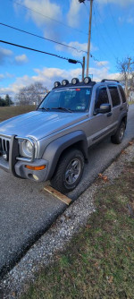 2003 Jeep Liberty Sport 4WD for sale, 65000 miles, manual transmission with suspension lift and working features