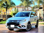 2018 Mitsubishi Outlander GT AWD parked in sunny residential area with palm trees