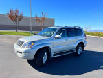 2003 Lexus GX 470 4WD in pristine condition, showcasing luxury and versatility with a comfortable interior.