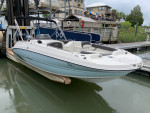 2017 Stingray 212SC Deck Boat
