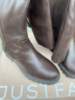 Boots/Shoes Womens & Girls-Ugg’s, Salvatore Ferragamo, Kenneth Cole…